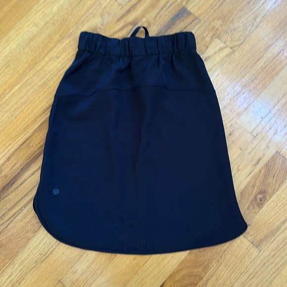 Lululemon On The Fly Skirt Woven in Black, like new! - Picture 8 of 9